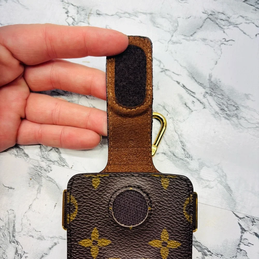 Louis Vuitton Monogram Brown Etui Telephone case Vintage Excellent Condition